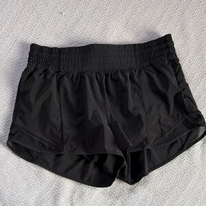 Shorty hot high rise 2.5” lululemon size 8 Black Women's Shorts